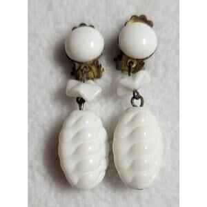 Vtg 50s Western Germany Carved White Milk Glass White Clip On Dangle Earrings